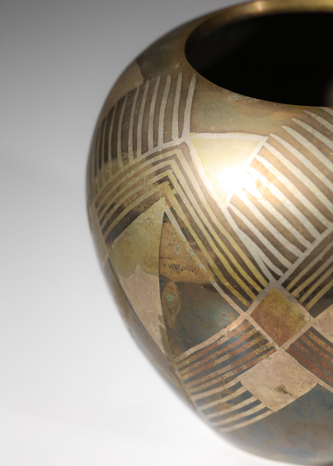 vase dinanderie à décor géométrique art déco - I356
