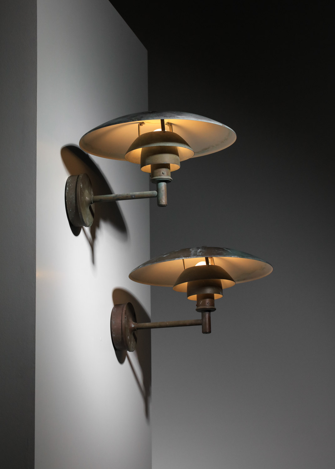 paire de grande applique Poul Henningsen pour Louis Poulsen PH en cuivre patiné vert de gris danoise - J416