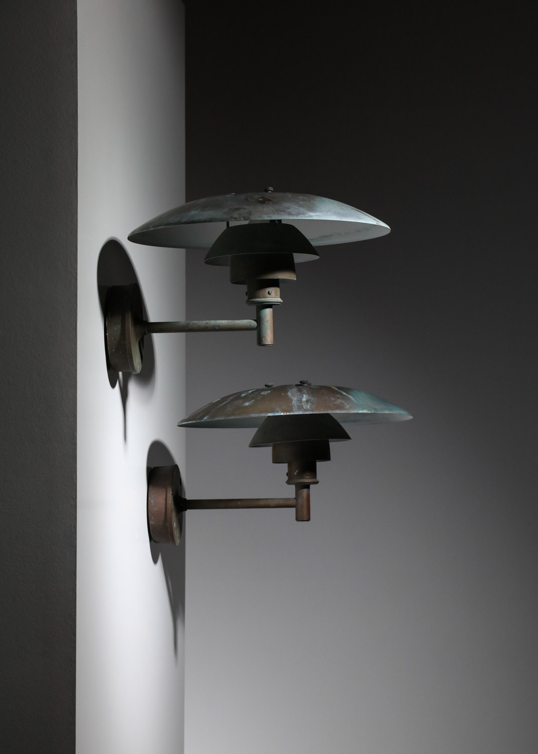 paire de grande applique Poul Henningsen pour Louis Poulsen PH en cuivre patiné vert de gris danoise - J416